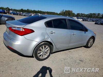 Trzecie zdjęcie samochodu z tyłu: 2016 KIA FORTE LX VIN:KNAFX4A65G5610339 - miniatura