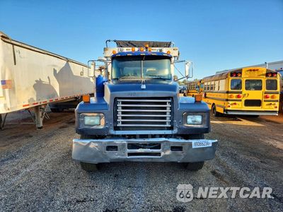 Piąte zdjęcie samochodu w środku: 2001 MACK RD688S DUMP TRUCK VIN:1M2P267C01M055503 - miniatura
