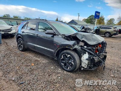 Czwarte zdjęcie samochodu z boku: 2025 KIA NIRO WIND VIN:KNDCR3L14S5140616 - miniatura