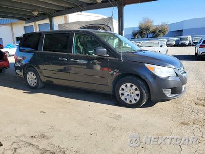 Czwarte zdjęcie samochodu z boku: 2012 VOLKSWAGEN ROUTAN S VIN:2C4RVAAG9CR182107 - miniatura