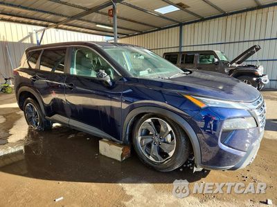 Czwarte zdjęcie samochodu z boku: 2025 NISSAN ROGUE SV VIN:5N1BT3BA1SC828370 - miniatura