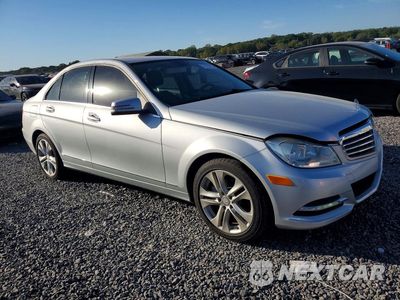 Czwarte zdjęcie samochodu z boku: 2014 MERCEDES-BENZ C 250 VIN:WDDGF4HB1EG249924 - miniatura
