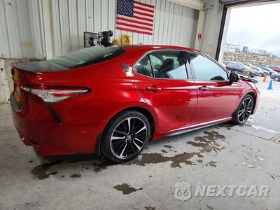 Trzecie zdjęcie samochodu z tyłu: 2020 TOYOTA CAMRY XSE VIN:4T1K61AK2LU324413 - miniatura