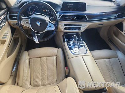 Zdjęcie 8 z 12 samochodu: 2018 BMW 750 XI VIN:WBA7F2C58JG423821 - miniatura