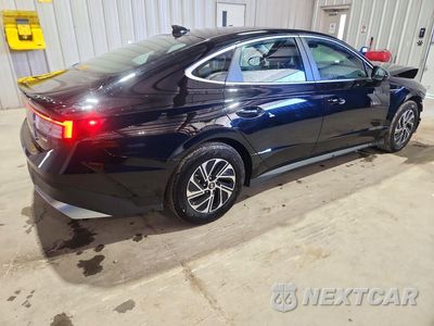 Trzecie zdjęcie samochodu z tyłu: 2026 HYUNDAI SONATA HYBRID BLUE VIN:KMHL24JJXTA167014 - miniatura