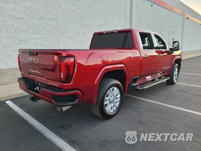 Czwarte zdjęcie samochodu z boku: 2021 GMC SIERRA K2500 DENALI VIN:1GT49REY7MF143766 - miniatura