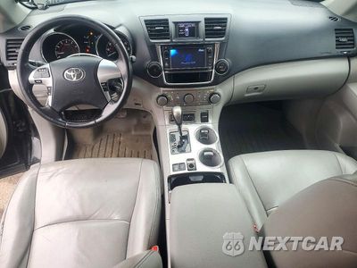 Zdjęcie 8 z 13 samochodu: 2013 TOYOTA HIGHLANDER SE VIN:5TDBK3EH8DS206169 - miniatura