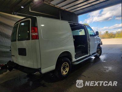 Trzecie zdjęcie samochodu z tyłu: 2025 CHEVROLET EXPRESS 2500 CARGO DELIVERY VAN VIN:1GCWGAF76S1271948 - miniatura