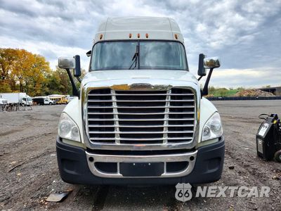 Piąte zdjęcie samochodu w środku: 2015 FREIGHTLINER CASCADIA SEMI TRUCK VIN:3AKJGLBG4FSGK0126 - miniatura