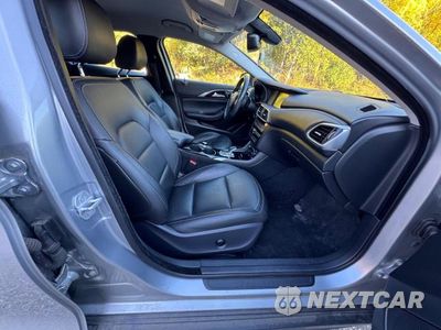 Piąte zdjęcie samochodu w środku: 2018 INFINITI QX30 LUXURY VIN:SJKCH5CR7JA057964 - miniatura