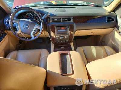 Zdjęcie 8 z 13 samochodu: 2013 GMC YUKON DENALI VIN:1GKS1EEFXDR338088 - miniatura