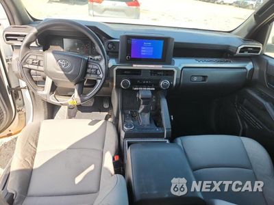 Zdjęcie 8 z 12 samochodu: 2025 TOYOTA TACOMA SR5 VIN:3TMKB5FN5SM026435 - miniatura