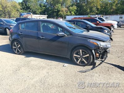 Czwarte zdjęcie samochodu z boku: 2018 KIA FORTE EX VIN:KNAFX5A83J5743941 - miniatura