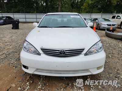 Piąte zdjęcie samochodu w środku: 2005 TOYOTA CAMRY XLE VIN:4T1BE30K65U386707 - miniatura