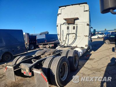 Zdjęcie 6 z 13 samochodu: 2014 FREIGHTLINER CASCADIA SEMI TRUCK VIN:3AKJGLBG5ESFY7961 - miniatura