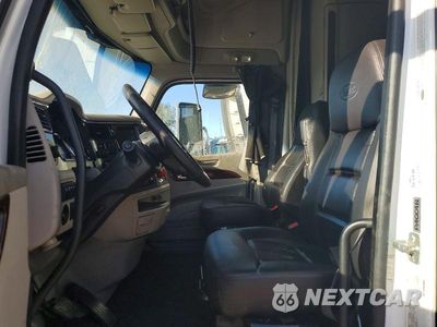 Zdjęcie 7 z 14 samochodu: 2019 PETERBILT 579 SEMI TRUCK VIN:1XPBDP9X9KD604923 - miniatura