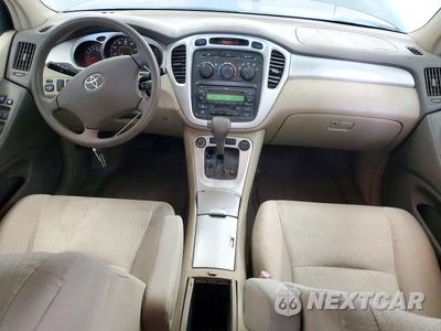 Zdjęcie 8 z 13 samochodu: 2004 TOYOTA HIGHLANDER BASE VIN:JTEEP21A740006285 - miniatura