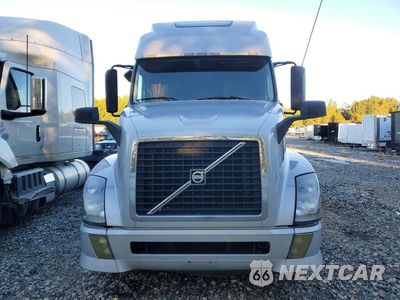 Piąte zdjęcie samochodu w środku: 2013 VOLVO VN VNL VIN:4V4NC9TGXDN562446 - miniatura