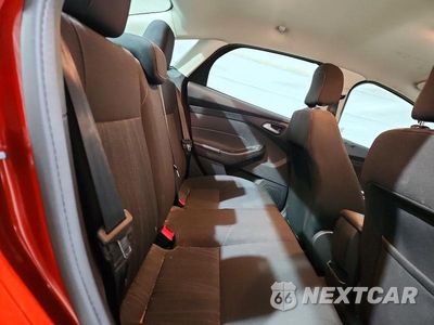 Zdjęcie 10 z 12 samochodu: 2018 FORD FOCUS SE VIN:1FADP3F23JL298105 - miniatura