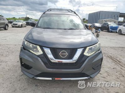 Piąte zdjęcie samochodu w środku: 2017 NISSAN ROGUE SV VIN:5N1AT2MT6HC865914 - miniatura