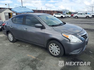 Czwarte zdjęcie samochodu z boku: 2017 NISSAN VERSA 1.6 SV VIN:3N1CN7AP5HL878379 - miniatura