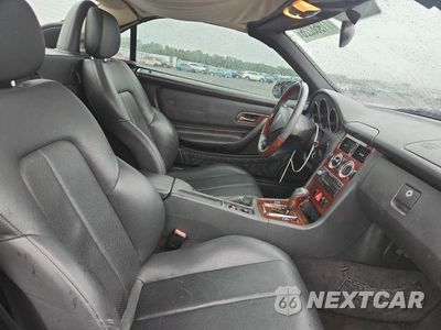 Zdjęcie 10 z 12 samochodu: 2001 MERCEDES-BENZ SLK 320 VIN:WDBKK65F21F185555 - miniatura
