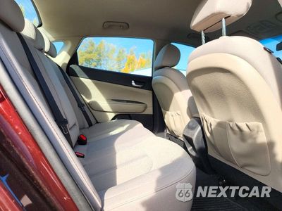 Zdjęcie 10 z 12 samochodu: 2016 KIA OPTIMA LX VIN:5XXGT4L31GG108848 - miniatura