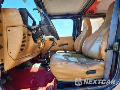 Zdjęcie 7 z 12 samochodu: 1998 JEEP WRANGLER / TJ SPORT VIN:1J4FY19S1WP705624 - miniatura