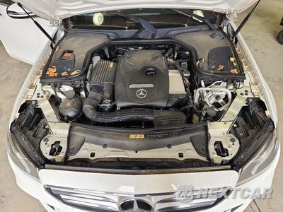 Zdjęcie 11 z 12 samochodu: 2017 MERCEDES-BENZ E 300 4MATIC VIN:WDDZF4KB4HA065635 - miniatura