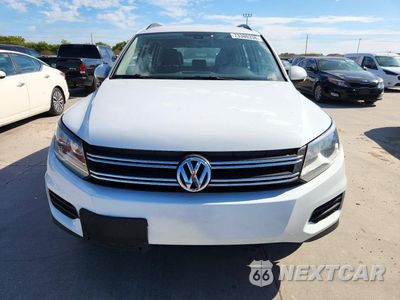Piąte zdjęcie samochodu w środku: 2017 VOLKSWAGEN TIGUAN S VIN:WVGAV7AX2HK030462 - miniatura