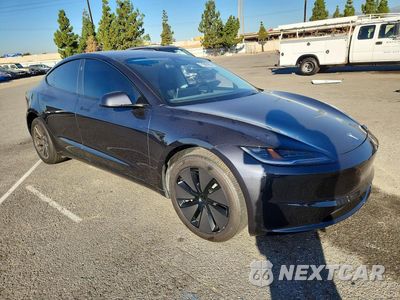 Czwarte zdjęcie samochodu z boku: 2025 TESLA MODEL 3 VIN:5YJ3E1EA8SF043074 - miniatura
