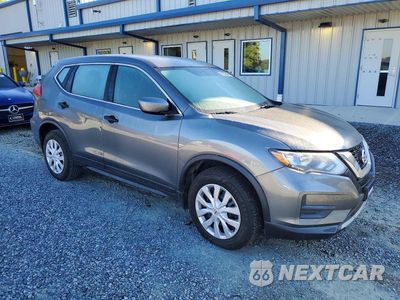 Czwarte zdjęcie samochodu z boku: 2017 NISSAN ROGUE S VIN:JN8AT2MV0HW019738 - miniatura