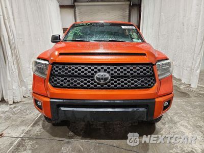 Piąte zdjęcie samochodu w środku: 2018 TOYOTA TUNDRA CREWMAX SR5 VIN:5TFDY5F14JX742238 - miniatura