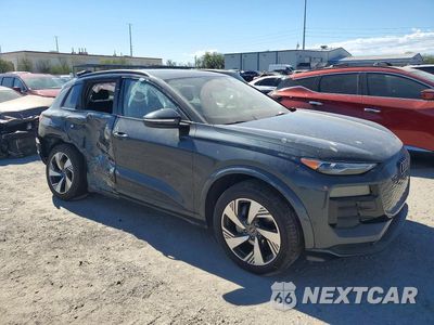 Czwarte zdjęcie samochodu z boku: 2025 AUDI Q6 E-TRON PREMIUM VIN:WA114BGF9SA020009 - miniatura