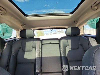 Zdjęcie 10 z 13 samochodu: 2022 VOLVO XC60 B5 MOMENTUM VIN:YV4L12RK6N1987230 - miniatura