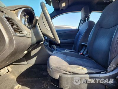 Zdjęcie 7 z 12 samochodu: 2012 CHRYSLER 200 LX VIN:1C3CCBAB5CN223047 - miniatura