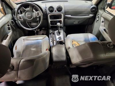 Zdjęcie 8 z 13 samochodu: 2005 JEEP LIBERTY LIMITED VIN:1J4GL58K55W677472 - miniatura