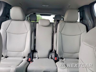 Zdjęcie 10 z 13 samochodu: 2026 TOYOTA SIENNA XLE 8-PASSENGER VIN:5TDYRKEC8TS343129 - miniatura