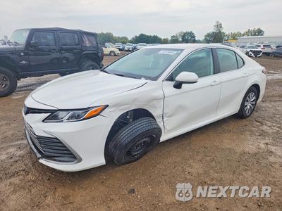2024 TOYOTA CAMRY LE 4T1C31AK0RU074871 - główne zdjęcie licytacji z USA - miniatura