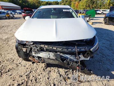 Piąte zdjęcie samochodu w środku: 2018 BUICK REGAL TOURX ESSENCE VIN:W04GV8SX6J1173715 - miniatura