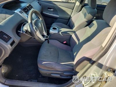 Zdjęcie 7 z 12 samochodu: 2013 TOYOTA PRIUS V TWO VIN:JTDZN3EU5D3274448 - miniatura