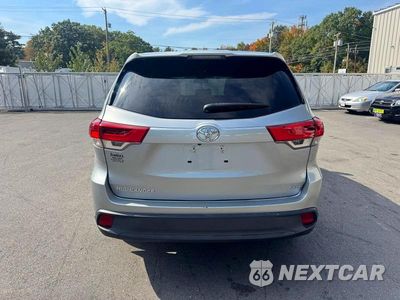 Zdjęcie 6 z 13 samochodu: 2019 TOYOTA HIGHLANDER LE VIN:5TDBZRFH9KS743949 - miniatura