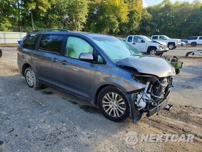 Czwarte zdjęcie samochodu z boku: 2014 TOYOTA SIENNA XLE 8-PASSENGER VIN:5TDYK3DC7ES446833 - miniatura