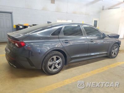 Trzecie zdjęcie samochodu z tyłu: 2023 KIA K5 LXS VIN:5XXG14J28PG218277 - miniatura