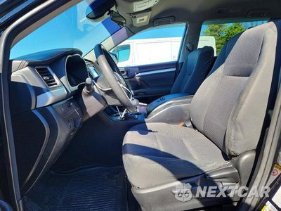 Zdjęcie 7 z 13 samochodu: 2018 TOYOTA HIGHLANDER LE VIN:5TDBZRFH1JS820862 - miniatura