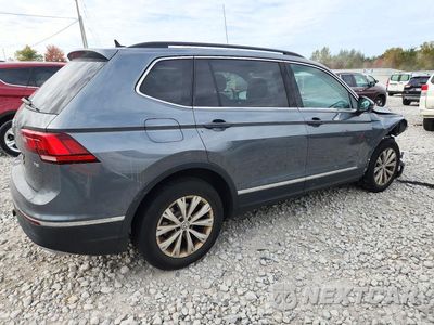 Trzecie zdjęcie samochodu z tyłu: 2018 VOLKSWAGEN TIGUAN SE VIN:3VV3B7AX1JM073339 - miniatura