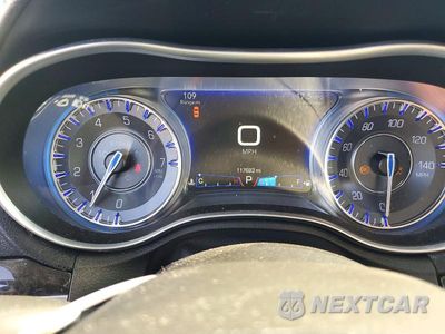 Zdjęcie 9 z 13 samochodu: 2016 CHRYSLER 300C VIN:2C3CCAKG1GH325450 - miniatura