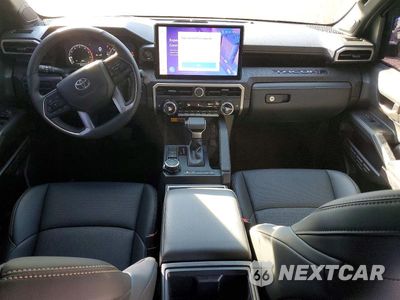 Zdjęcie 8 z 12 samochodu: 2025 TOYOTA TACOMA LIMITED VIN:3TMLB5JN6SM111165 - miniatura