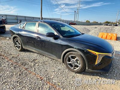 Czwarte zdjęcie samochodu z boku: 2025 KIA K4 LXS VIN:3KPFT4DE6SE237276 - miniatura