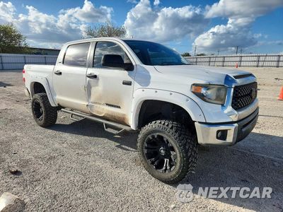 Czwarte zdjęcie samochodu z boku: 2020 TOYOTA TUNDRA SR5 VIN:5TFDY5F1XLX904389 - miniatura